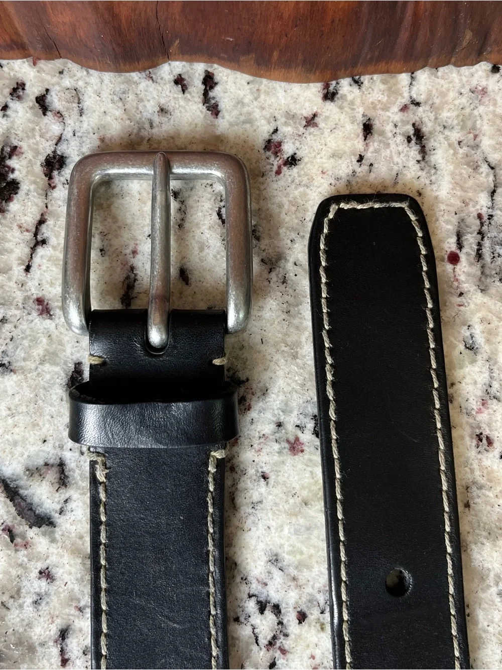 Vintage Banana Republic Men's Leather Belt with Contrasting Stitching